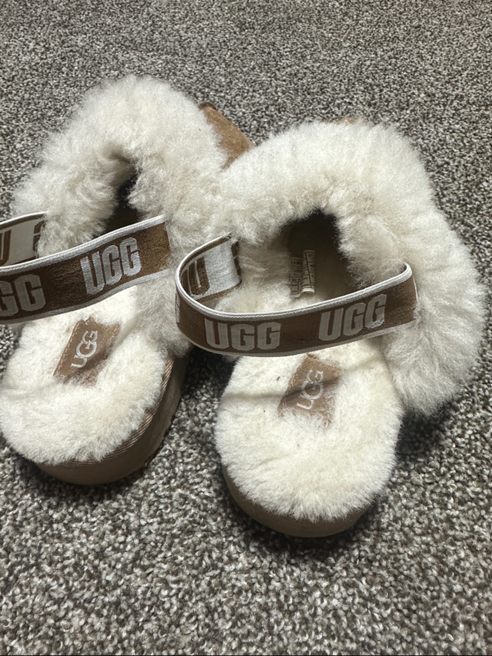 UGG girl’s Funkette slippers in chestnut size 1 - Picture 5 of 7